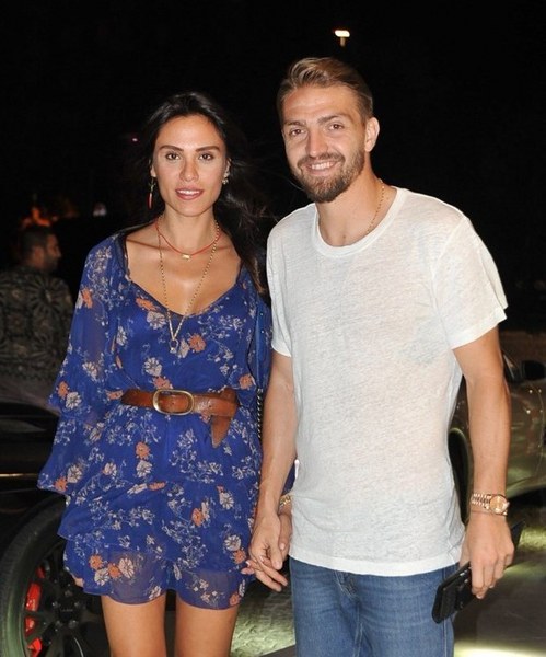 Ünlü isimlerin çocukken çektirdiği resimler ve bugünkü halleri A24