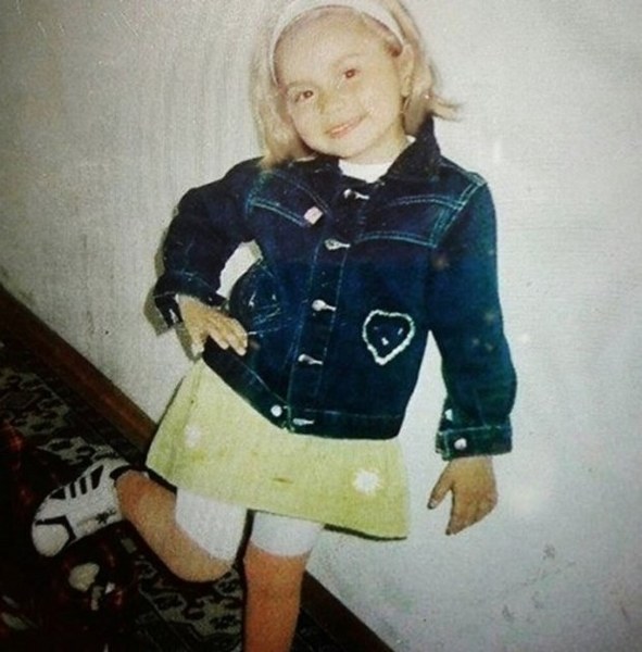 Ünlü isimlerin çocukken çektirdiği resimler ve bugünkü halleri A24