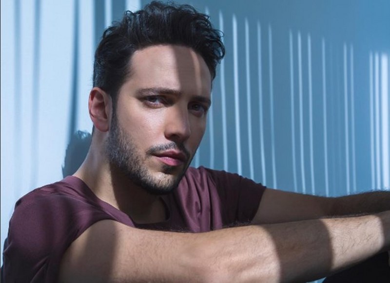 Ünlü isimlerin çocukken çektirdiği resimler ve bugünkü halleri A24