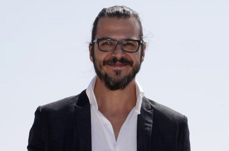 Ünlü isimlerin çocukken çektirdiği resimler ve bugünkü halleri A24