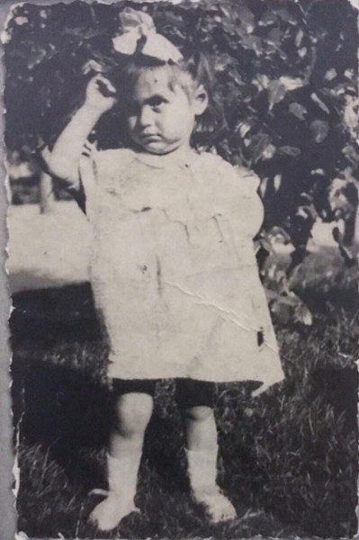 Ünlü isimlerin çocukken çektirdiği resimler ve bugünkü halleri A24