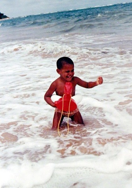 Ünlü isimlerin çocukken çektirdiği resimler ve bugünkü halleri A24