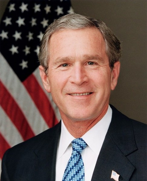 Ünlü isimlerin çocukken çektirdiği resimler ve bugünkü halleri A24