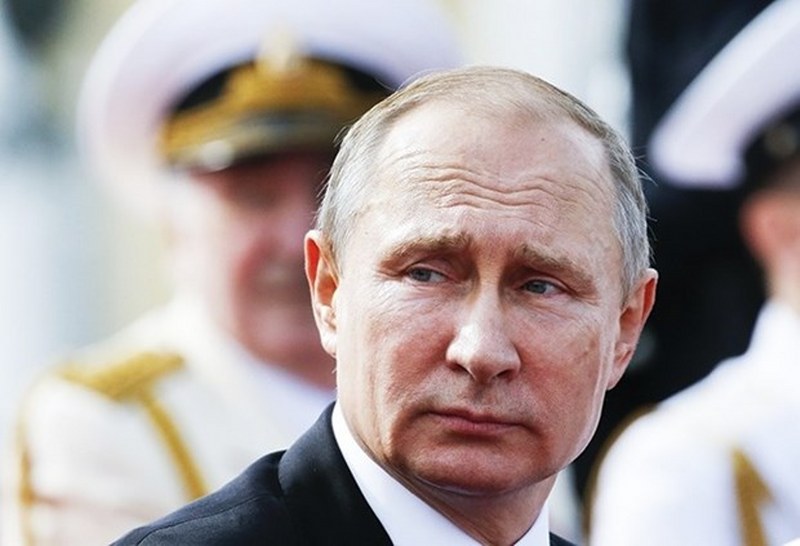 Ünlü isimlerin çocukken çektirdiği resimler ve bugünkü halleri A24