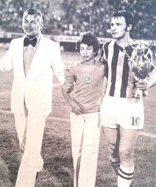 Ünlü isimlerin çocukken çektirdiği resimler ve bugünkü halleri A24