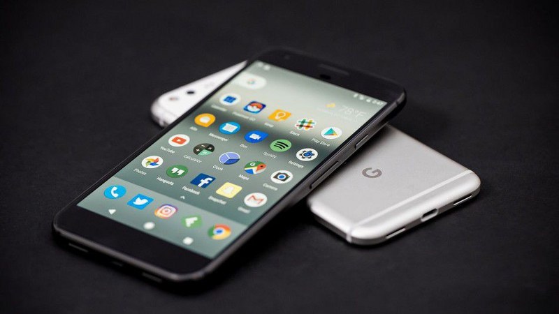 Google'ın piyasaya çıktığı gibi en iyi akıllı telefon ödülünü alan Pixel 2 ve Pixel XL 2 modelleri (Google Pixel 2'nin özellikleri ve fiyatı) A24