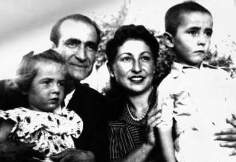 Ünlü isimlerin hiçbir yerde görmediğiniz aile albümleri... A24