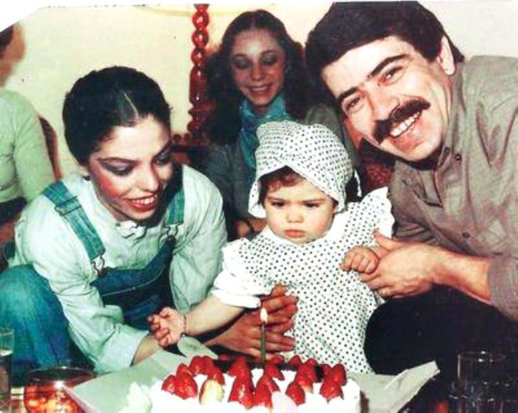 Ünlü isimlerin hiçbir yerde görmediğiniz aile albümleri... A24