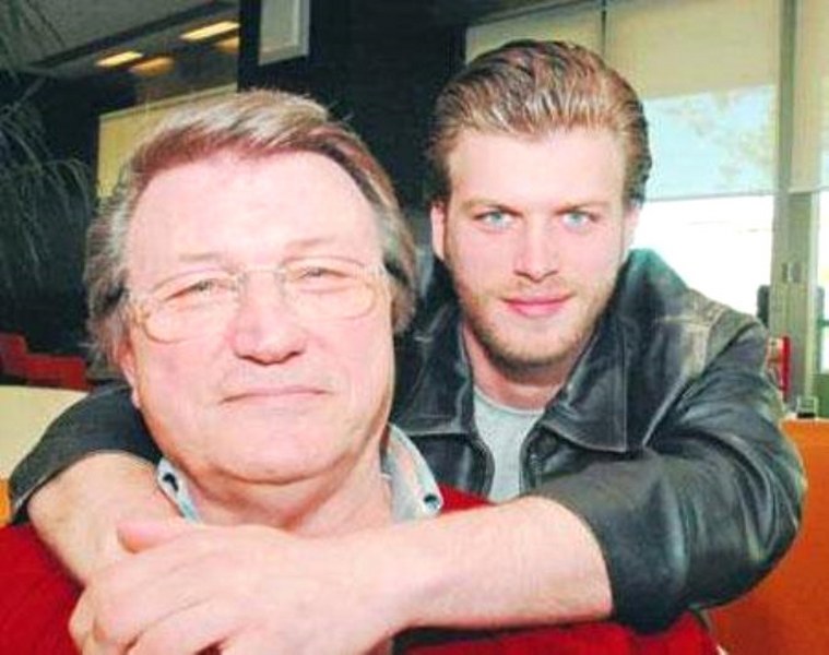 Ünlü isimlerin hiçbir yerde görmediğiniz aile albümleri... A24