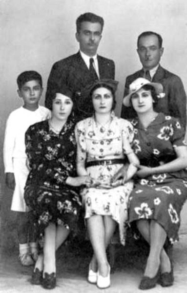 Ünlü isimlerin hiçbir yerde görmediğiniz aile albümleri... A24