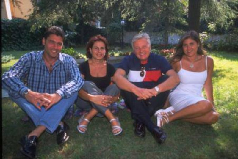 Ünlü isimlerin hiçbir yerde görmediğiniz aile albümleri... A24