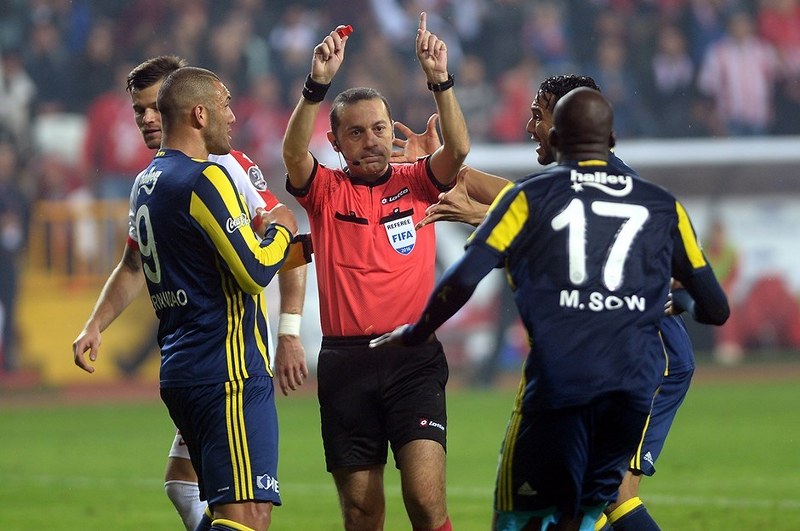 Galatasaray - Fenerbahçe derbisi ne zaman oynanacak, karşılaşma saat kaçta, hangi kanaldan canlı yayınlanacak? A24