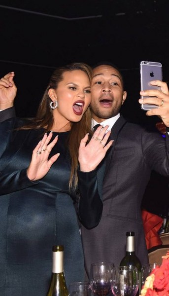 Ünlü isimlerde SELFIE çeker! Selfie çektirmek için estetik yapan ünlü isimler! A24