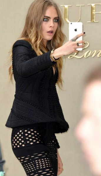 Ünlü isimlerde SELFIE çeker! Selfie çektirmek için estetik yapan ünlü isimler! A24