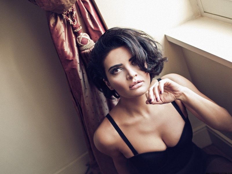 Ünlü isimlerin makyajsız hallerini görenler tanımakta güçlük çekiyor! A24