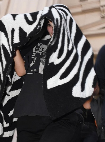 Ünlü isimlerin makyajsız hallerini görenler tanımakta güçlük çekiyor! A24