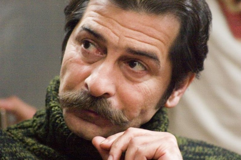 Rol aldıkları her dizi hayal kırıklığı yaratan 10 ünlü isim... A24