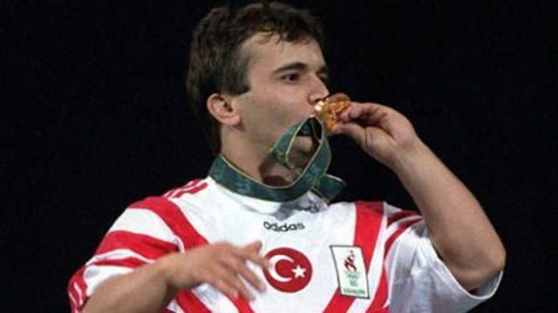 Naim Süleymanoğlu hayatını kaybetti. Naim Süleymanoğlu kimdir? A24