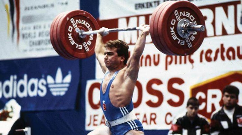 Naim Süleymanoğlu hayatını kaybetti. Naim Süleymanoğlu kimdir? A24