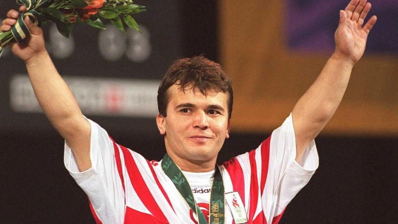 Naim Süleymanoğlu hayatını kaybetti. Naim Süleymanoğlu kimdir? A24