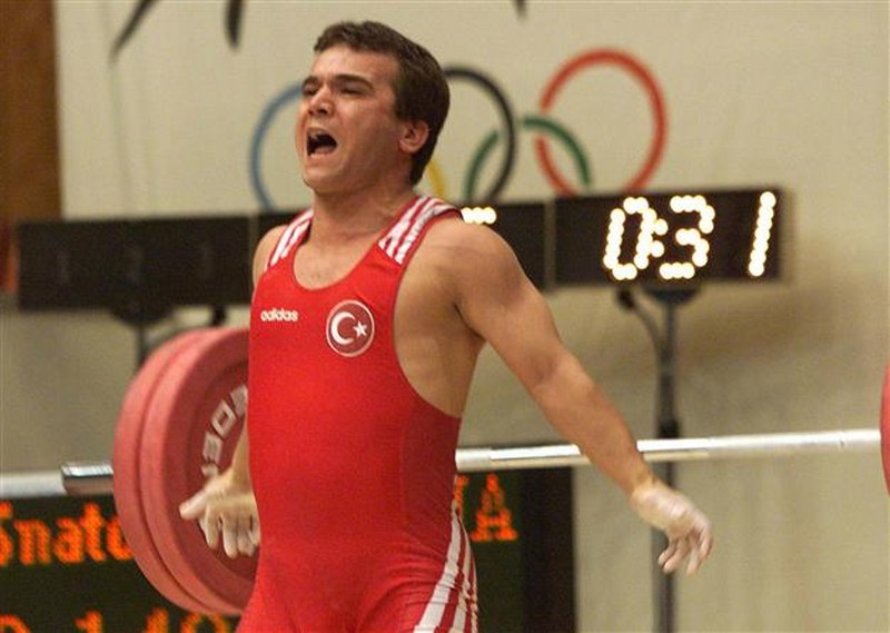 Naim Süleymanoğlu hayatını kaybetti. Naim Süleymanoğlu kimdir? A24