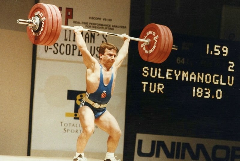 Naim Süleymanoğlu hayatını kaybetti. Naim Süleymanoğlu kimdir? A24