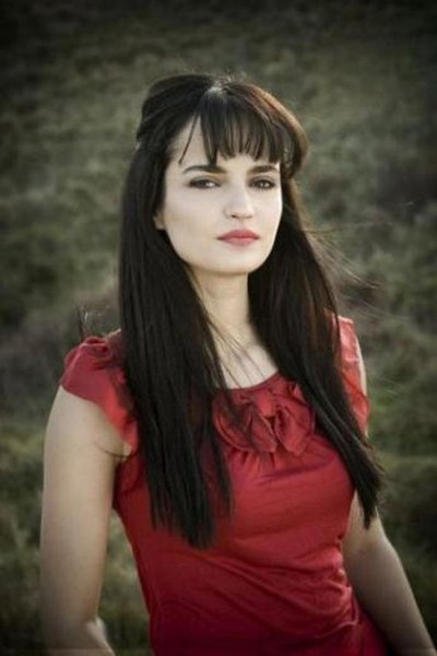 Ünlü kadın oyuncuların boyları kaç? En uzun Bergüzar... En kısa Seren... A24