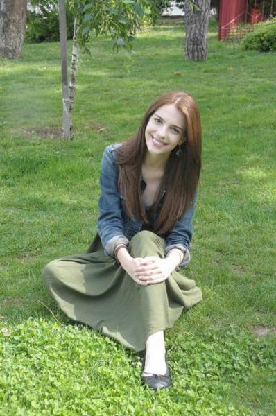 Ünlü kadın oyuncuların boyları kaç? En uzun Bergüzar... En kısa Seren... A24