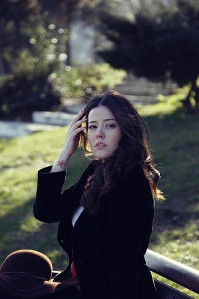 Ünlü kadın oyuncuların boyları kaç? En uzun Bergüzar... En kısa Seren... A24