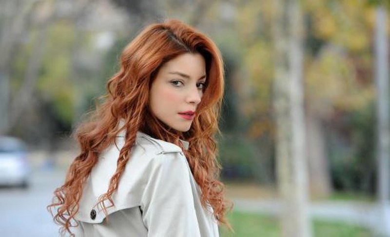 Ünlü kadın oyuncuların boyları kaç? En uzun Bergüzar... En kısa Seren... A24