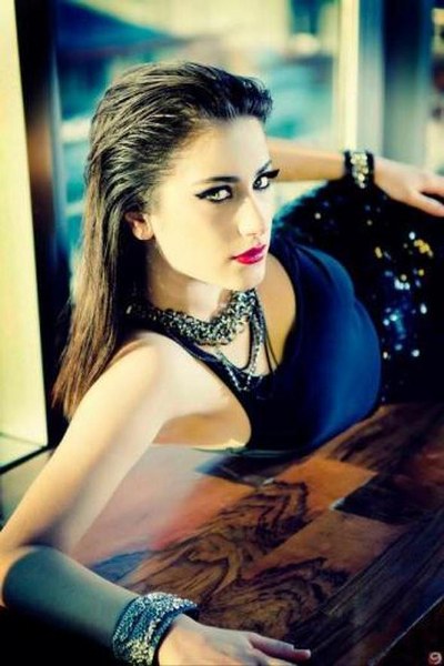 Ünlü kadın oyuncuların boyları kaç? En uzun Bergüzar... En kısa Seren... A24