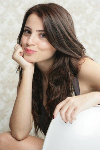 Ünlü kadın oyuncuların boyları kaç? En uzun Bergüzar... En kısa Seren... A24