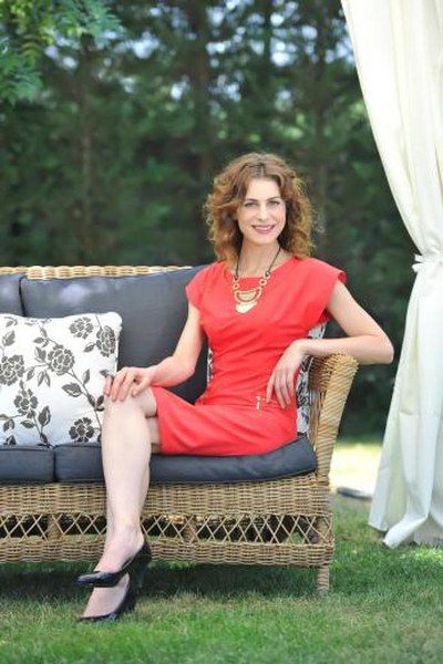 Ünlü kadın oyuncuların boyları kaç? En uzun Bergüzar... En kısa Seren... A24