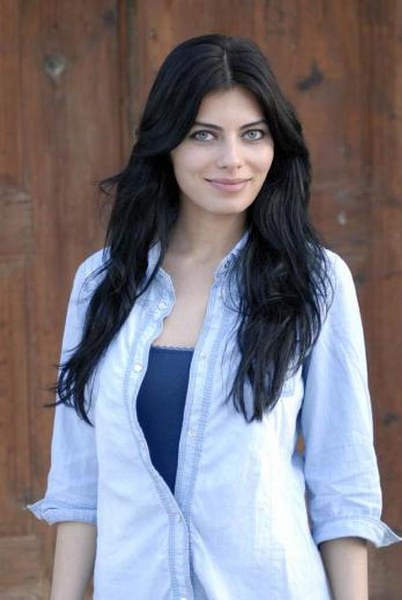 Ünlü kadın oyuncuların boyları kaç? En uzun Bergüzar... En kısa Seren... A24