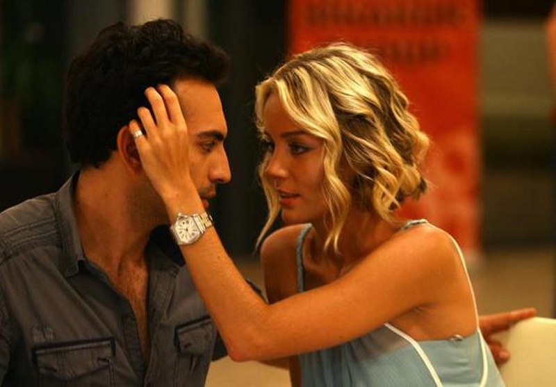 Ünlü kadın oyuncuların boyları kaç? En uzun Bergüzar... En kısa Seren... A24