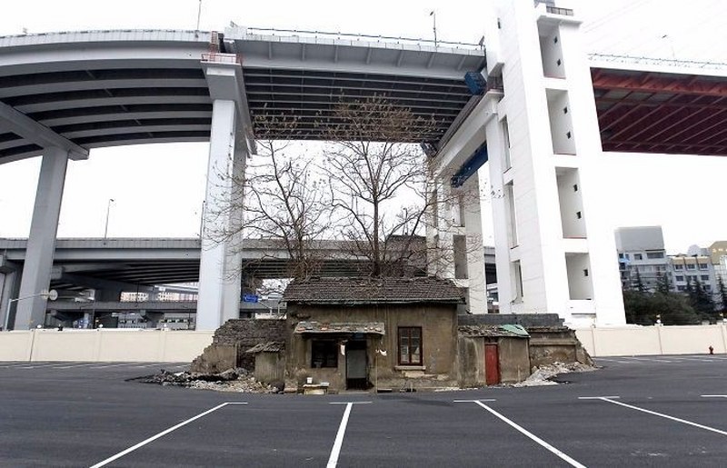Evlerini terk etmeyerek büyük sorunlara yol açan inatçı ev sahipleri! A24