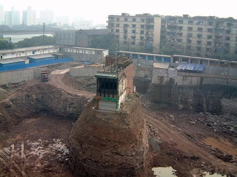 Evlerini terk etmeyerek büyük sorunlara yol açan inatçı ev sahipleri! A24