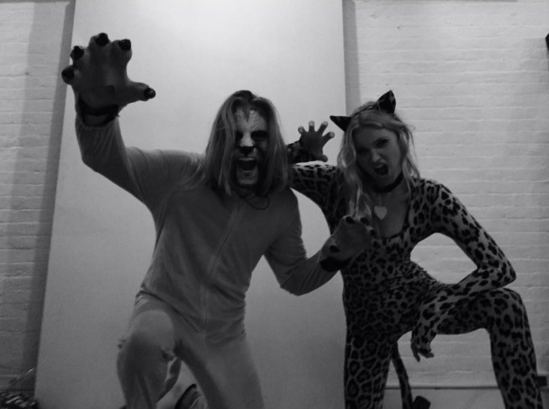 Victoria’s Secret meleklerinin çok görmediğimiz erkek arkadaşları.... A24