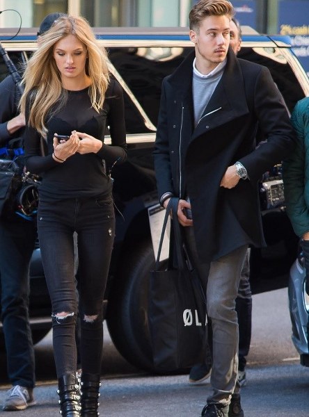 Victoria’s Secret meleklerinin çok görmediğimiz erkek arkadaşları.... A24