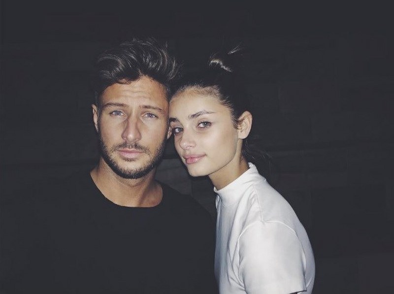 Victoria’s Secret meleklerinin çok görmediğimiz erkek arkadaşları.... A24