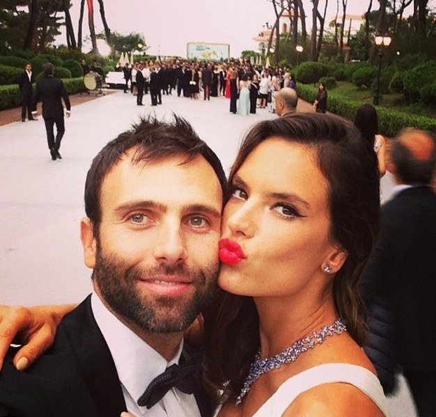 Victoria’s Secret meleklerinin çok görmediğimiz erkek arkadaşları.... A24