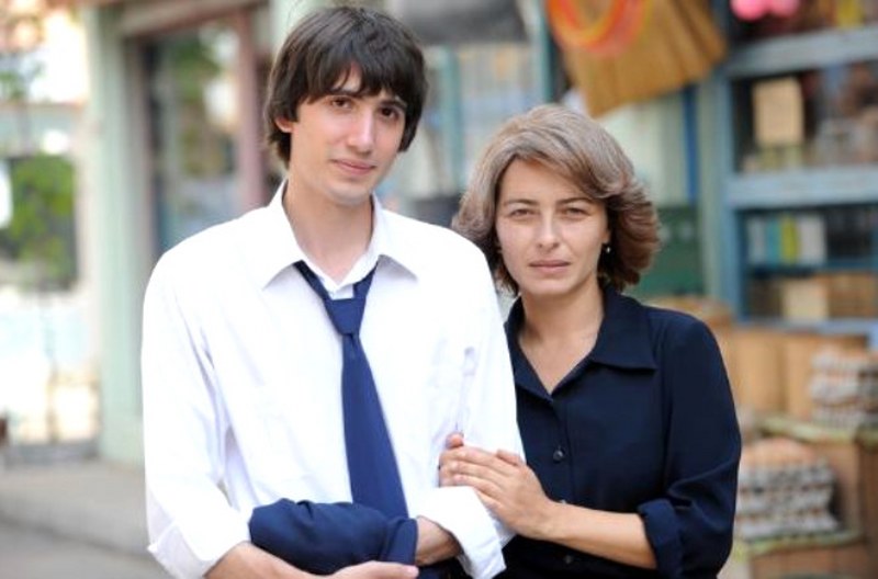 Birbirleri ile akraba olduğunu duyunca şaşıracağınız ünlü isimler... A24