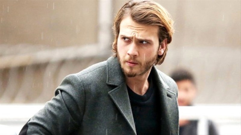 Birbirleri ile akraba olduğunu duyunca şaşıracağınız ünlü isimler... A24