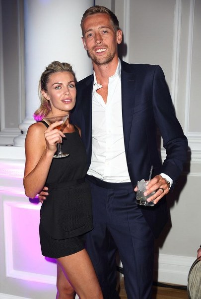 En beğenilen futbolcu Eşleri/Sevgilileri belli oldu... A24