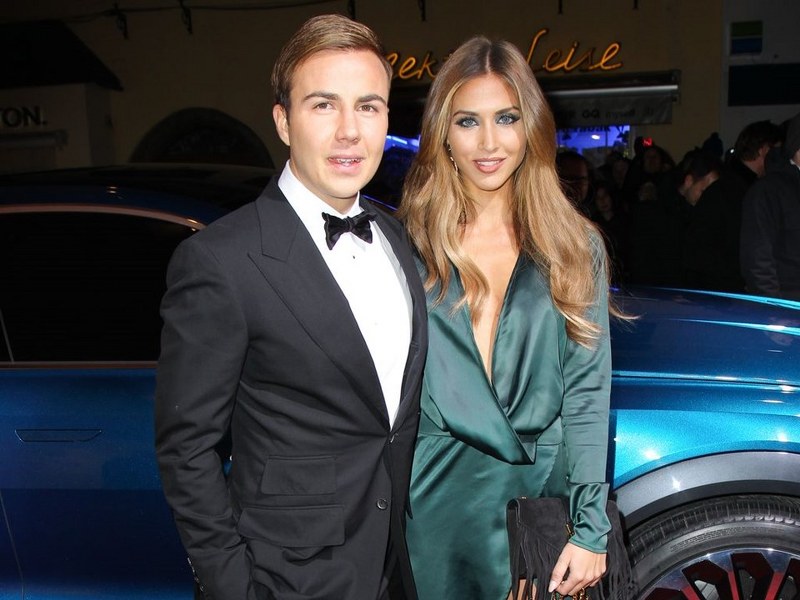 En beğenilen futbolcu Eşleri/Sevgilileri belli oldu... A24