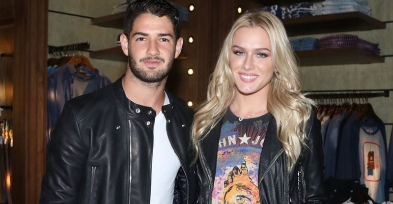 En beğenilen futbolcu Eşleri/Sevgilileri belli oldu... A24