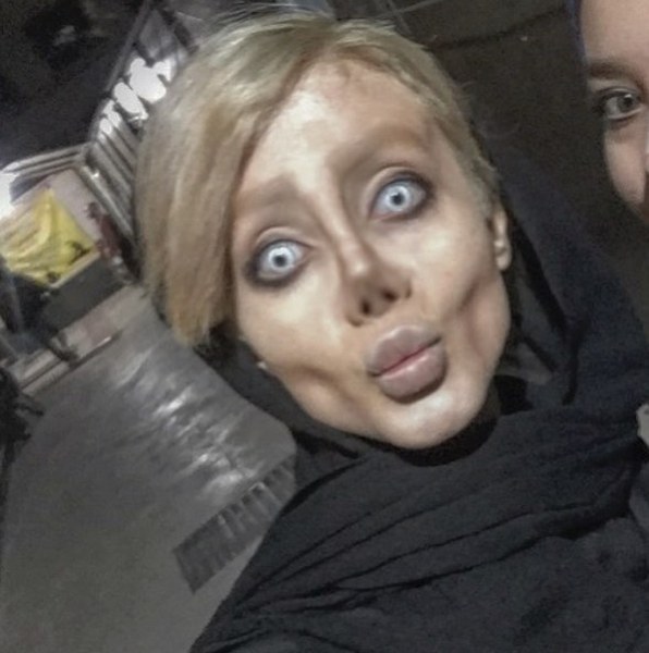 Dünya gündemine oturan Instagram fenomeni genç kadın makyaj yaparak mı böyle görünüyor? A24