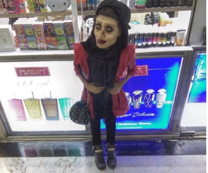 Dünya gündemine oturan Instagram fenomeni genç kadın makyaj yaparak mı böyle görünüyor? A24