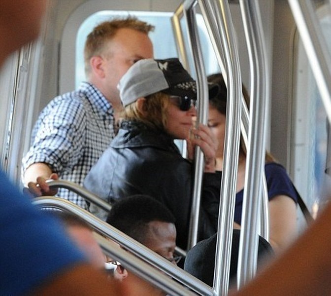 Toplu taşımayı tercih eden ünlü isimler... A24