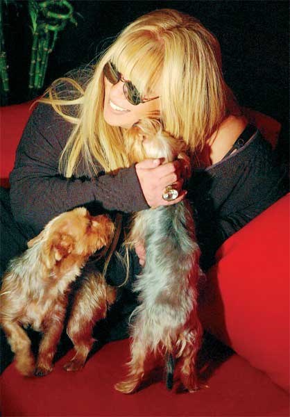 Ünlü isimler ve hayatlarının vazgeçilmez evcil dostları A24